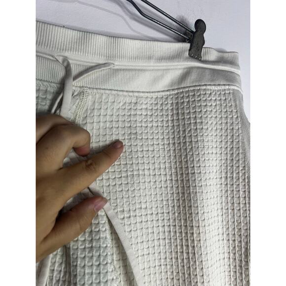 Lululemon Engineered Warmth Jogger in Natural Ivory Size Large - Picture 4 of 7